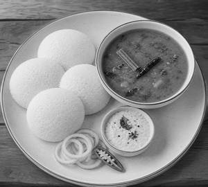 4 Pcs Idli Sambar