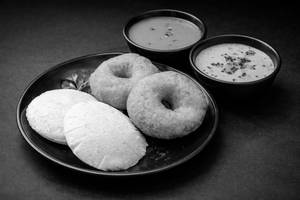 Idli (2Pcs) + Vada (2Pcs) Combo.