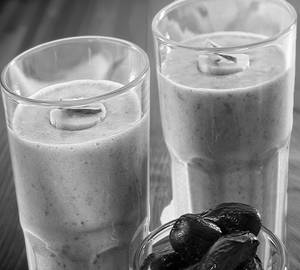 Banana + Khajoor Milkshake