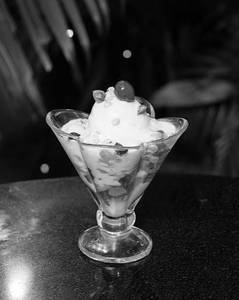 Fruit salat with ice cream