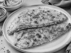 Paneer Kulcha [1 Piece]