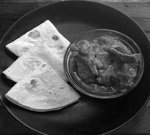 3Pcs Chapati With Chicken Curry