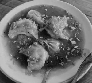 Veg Gravy Momos