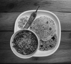 Sev Tamatar Ki Sabzi With Paratha