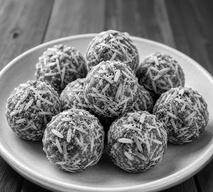Khajur Badam Ladoo Kg