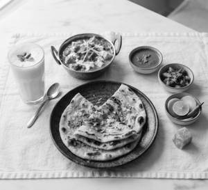 Paneer Garlic Paratha With Pbm