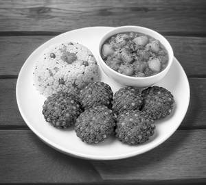 Vrat Special Samek Rice With 6 Kuttu Pakora & Aloo Tamatar Sabji