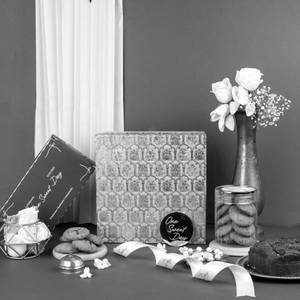 Healthy Hamper Box For Healthy Cakes And Cookies