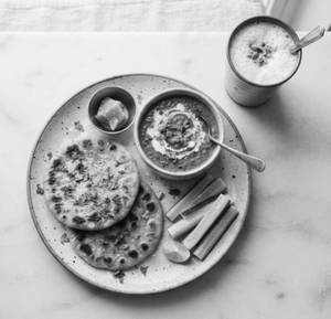 Jain Paneer Paratha With Dal Makhani