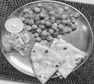 Chole Masala + 5 Tawa Roti