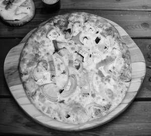 Paneer Onion Pizza
