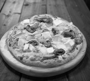 Deluxe Veggie Delight Pizza
