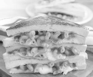 Cheesy Macaroni Sandwich