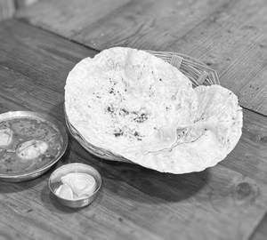 Anda Curry & Bhakri/Chapati