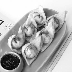 Crispy Fried Wontons Chicken With Thai Sweet Chilli Sauce