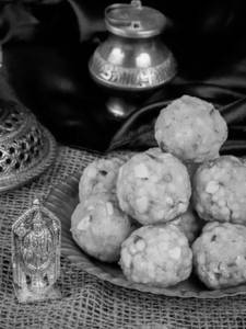 7 Hills Laddu