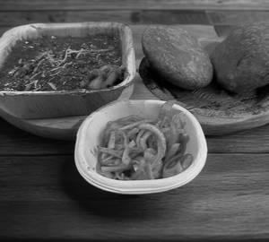 Kachori With Chole [ 2 Pcs]