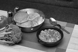 Poori [4 Pieces] With Bhaji [300 Ml]
