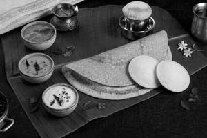 Steaming Idlis (2 Pcs), Plain Dosai & Filter Coffee (serves 2)