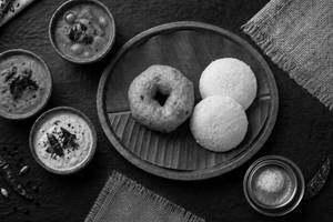 Steaming Idlis (2 Pcs), Medu Vada (1 Pc) & Filter Coffee (serves 2)