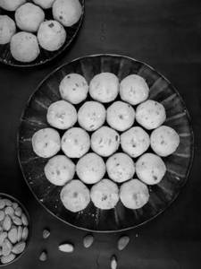 Besan Laddu