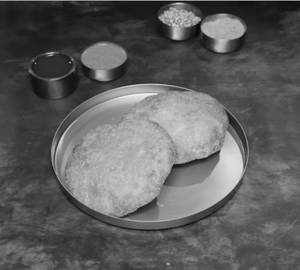 Kachori With Chutney [ 1 Piece]