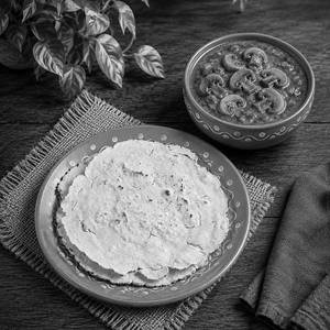 Jonna / Jowar Millet Rotti With Curry