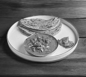 Rajma & 2 Wheat Tawa Paratha