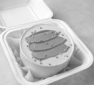 A Strawberry flavoured bento cake [200 gm ]