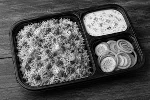 Paneer Pulao [250 Grams] with raita salad