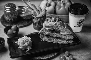 Sourdough Pesto Veg Sandwich Combo