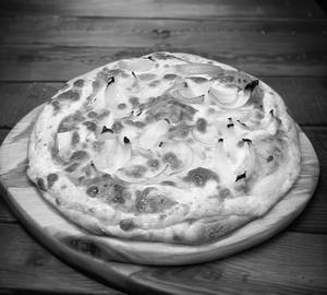 Onion pizza