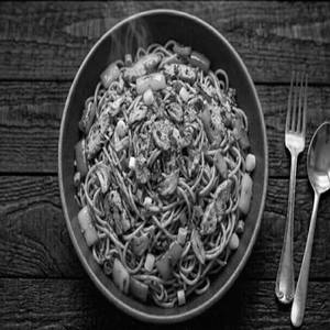 Chilly Garlic Noodles Chicken