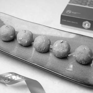 BESAN LADDU