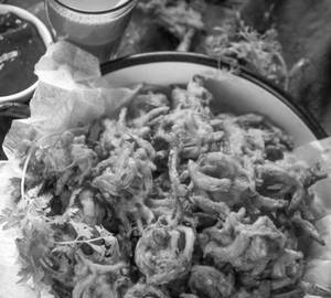 Pyaz Bhajiya