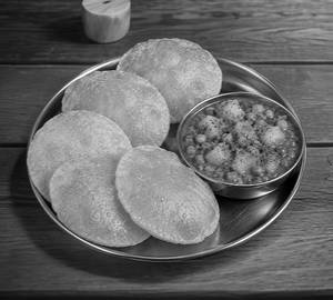 5 Poori With Aloo Matar Sabji