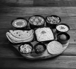 Super Deluxe Thali ( P )