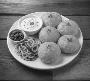 Dal Puri (Chana/Moong Dal Stuffed Puri)