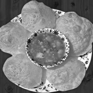 Aloo Puri Full 7 Half 5