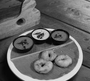 Vada (3 Pieces)