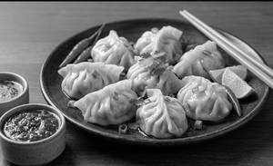 Veg Steamed Momos [8 Pieces]