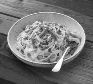 Spaghetti In White Alfredo Sauce