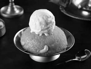 Carrot Halwa With Ice Cream