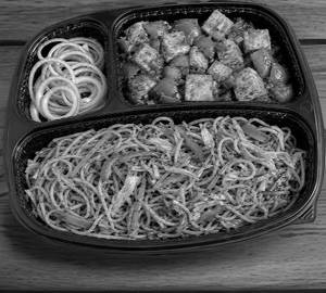 Veg Noodles With Chilli Paneer