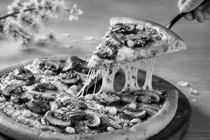 Moshi-moshi Mushroom & Corn Pizza