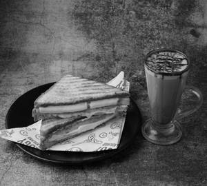 Cheese Chutney Sandwich + Hot Chocolate