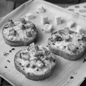 Cheese paneer garlic bread