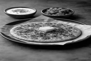 Aloo Paratha With Curd & Pickle