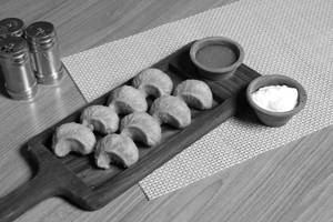 Veg Kurkure Momos [8 Pieces]