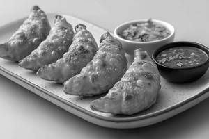 Veg schezwan fried momos